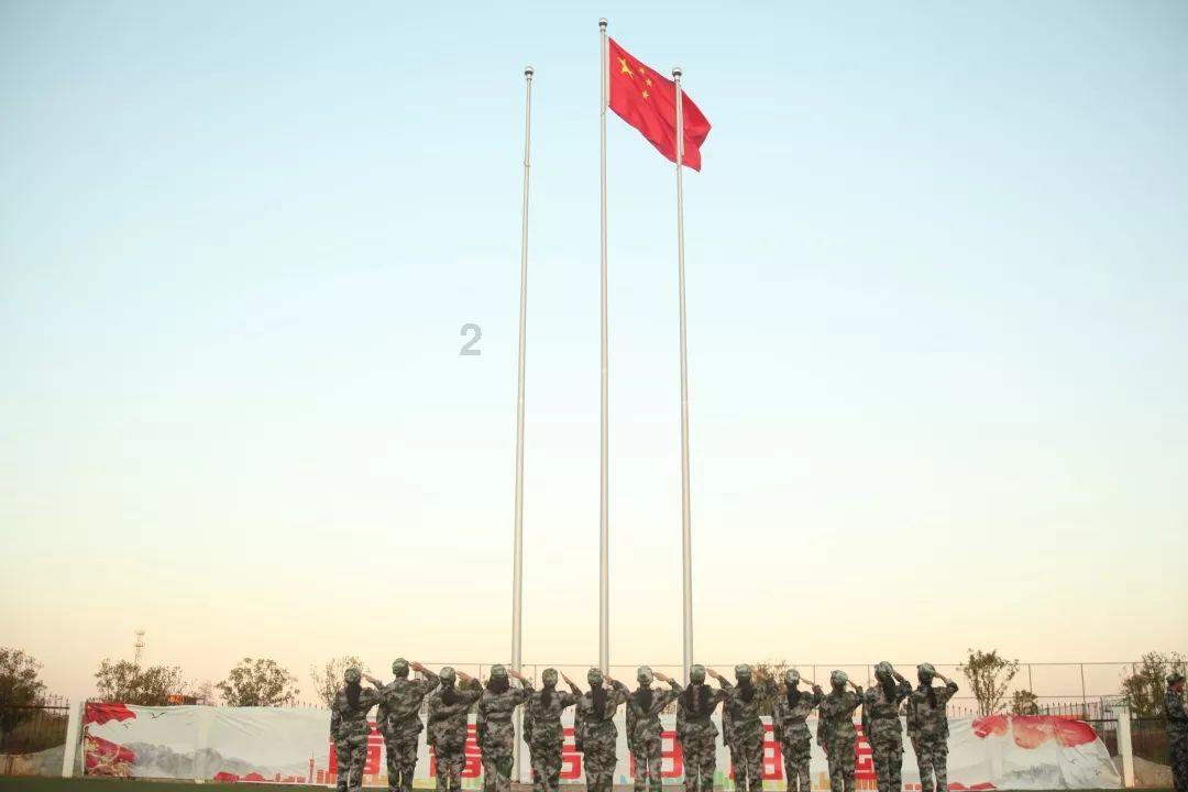 英伟达CEO黄仁勋时隔多年再次中国行，为年会跳秧歌舞